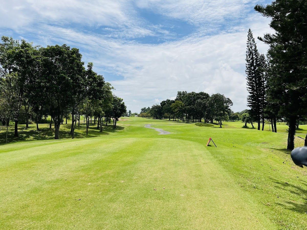 Siam Country Club Old Course signature 9th hole with golden Buddha backdrop and manicured fairway