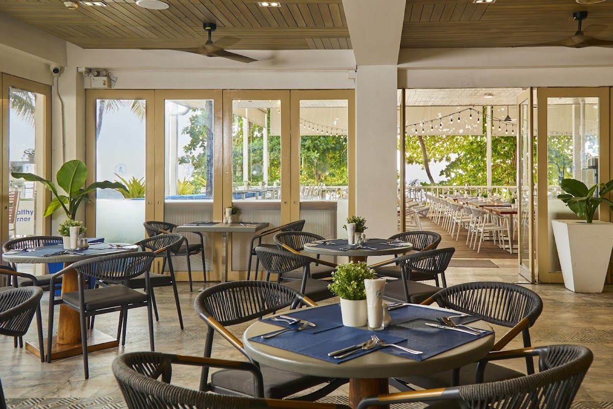 Surf House Pattaya Jomtien — wakeboard cable park and beach club with sun loungers and bar